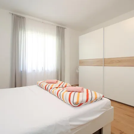 Apartment 606